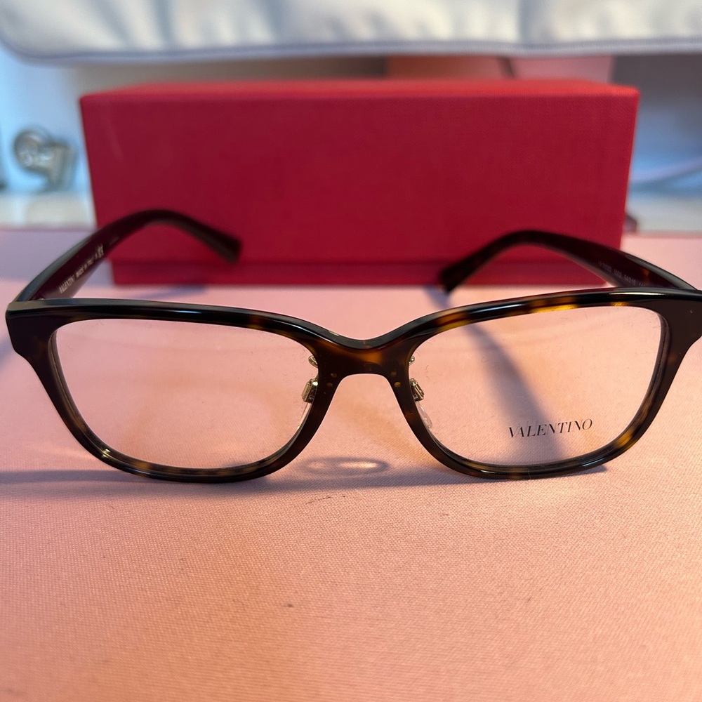 Valentino Brown Glasses Sleek Modern Design